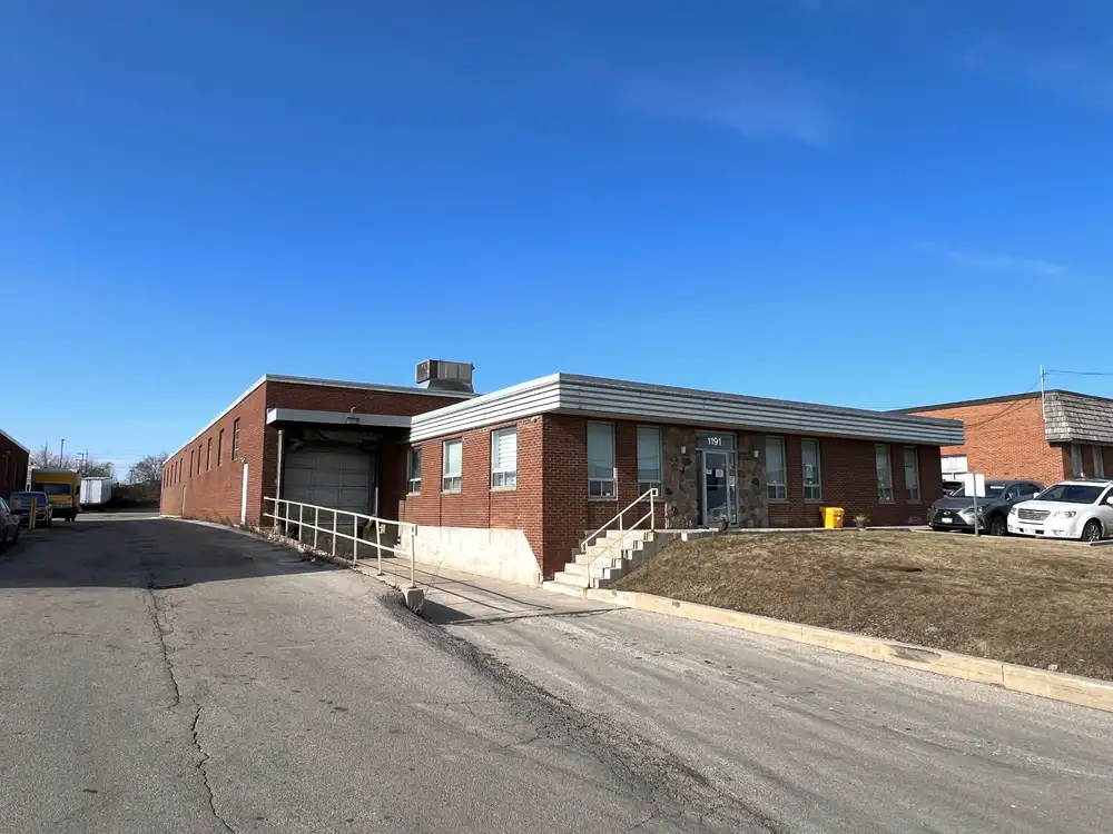 Commercial flat roofing project in Oshawa, ON